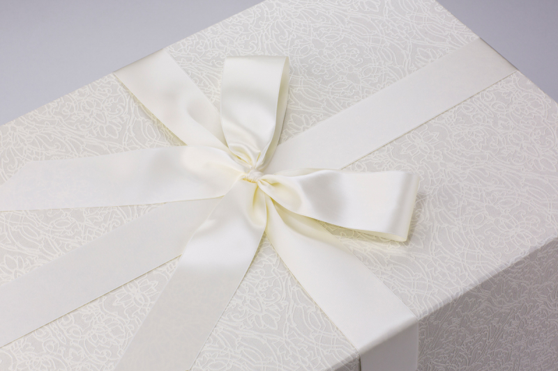 Das Design der Brautkleidbox White Labyrinth ist sehr elegant.